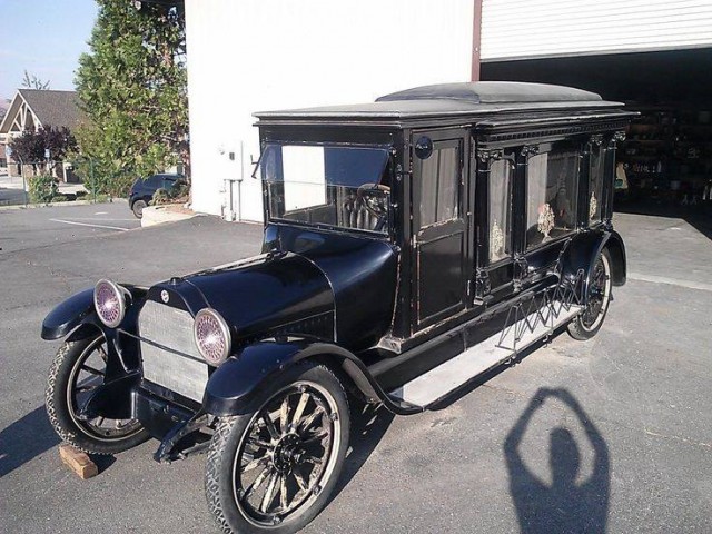 Studebaker Hearse 1916.jpg